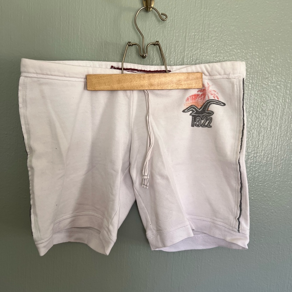 Hollister White Tee with Coral Palm and Gray Seagull Patch
